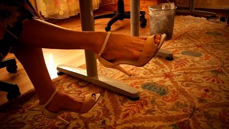 OFFICE FOOT JOB