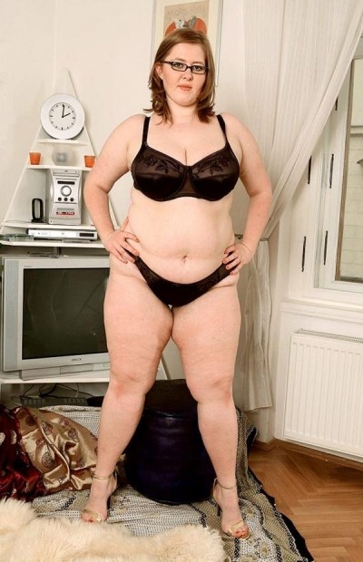 Leanne - BBW model