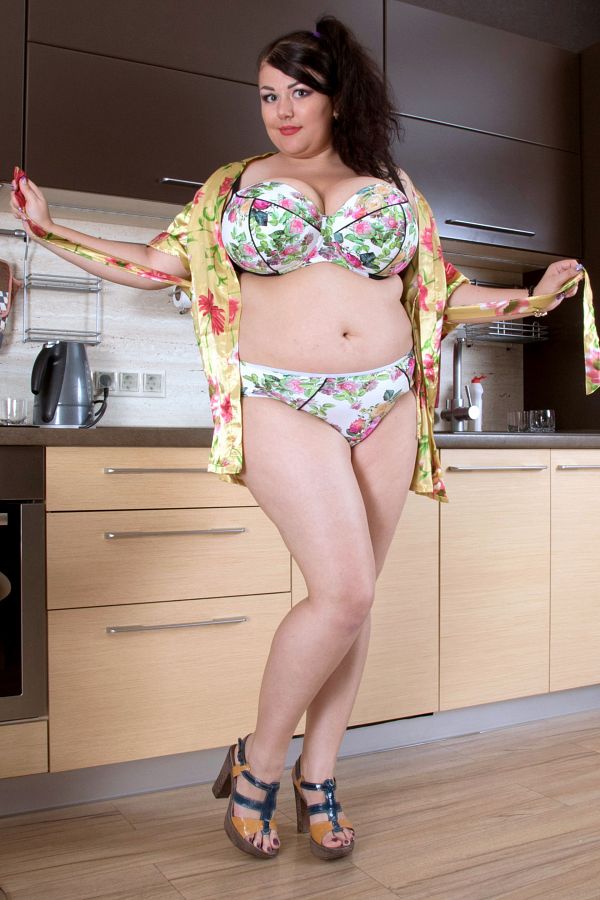 Mariya Mills - BBW model