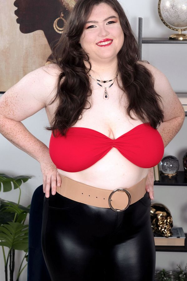 Nikki Busty - Anal Sex model