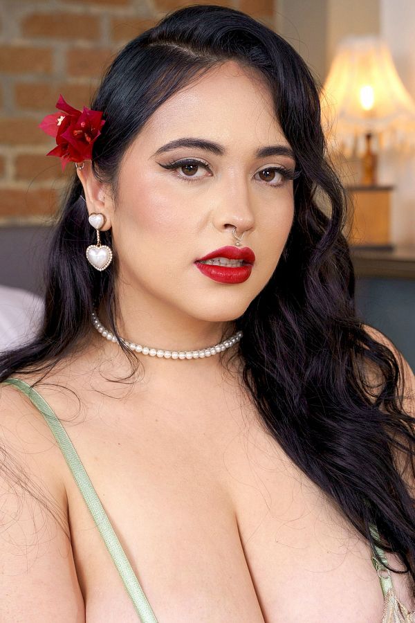 Jas Yordanov - BBW model Jas Yordanov - BBW model