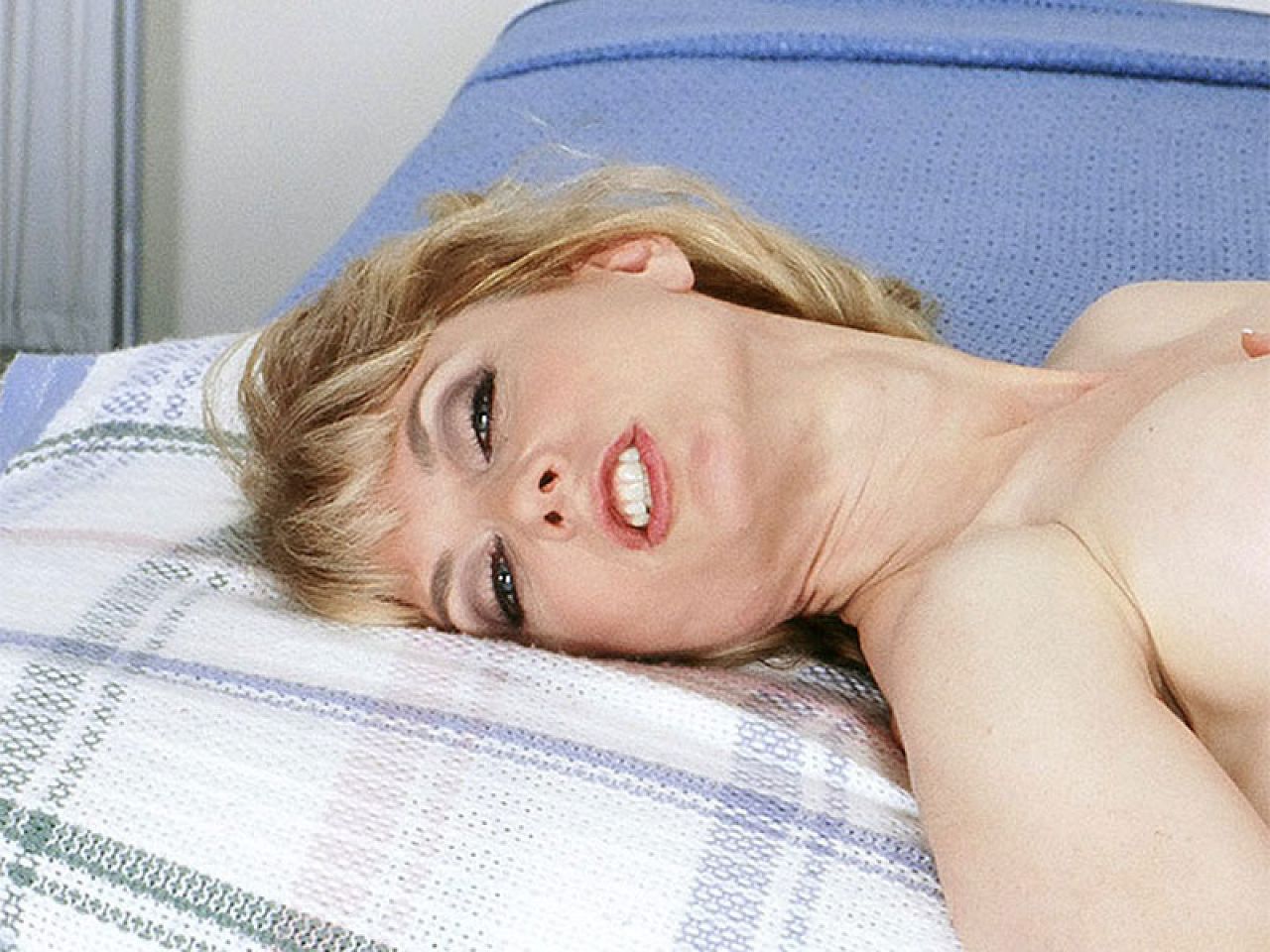 Nina Hartley - XXX MILF video