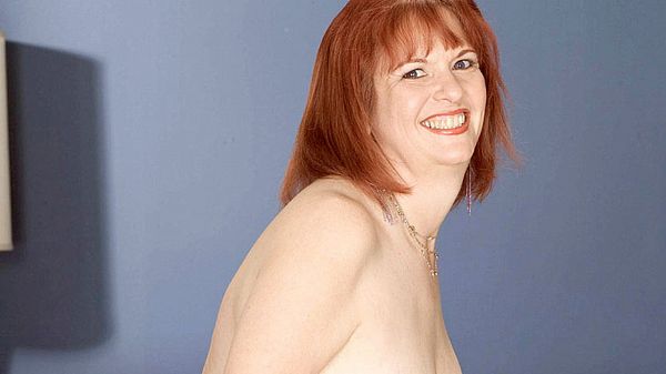 Angie Summers - Solo MILF video