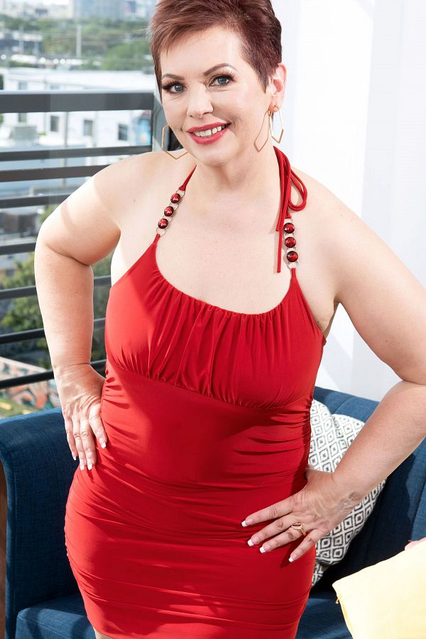 Ruby Lynne - Solo MILF photos