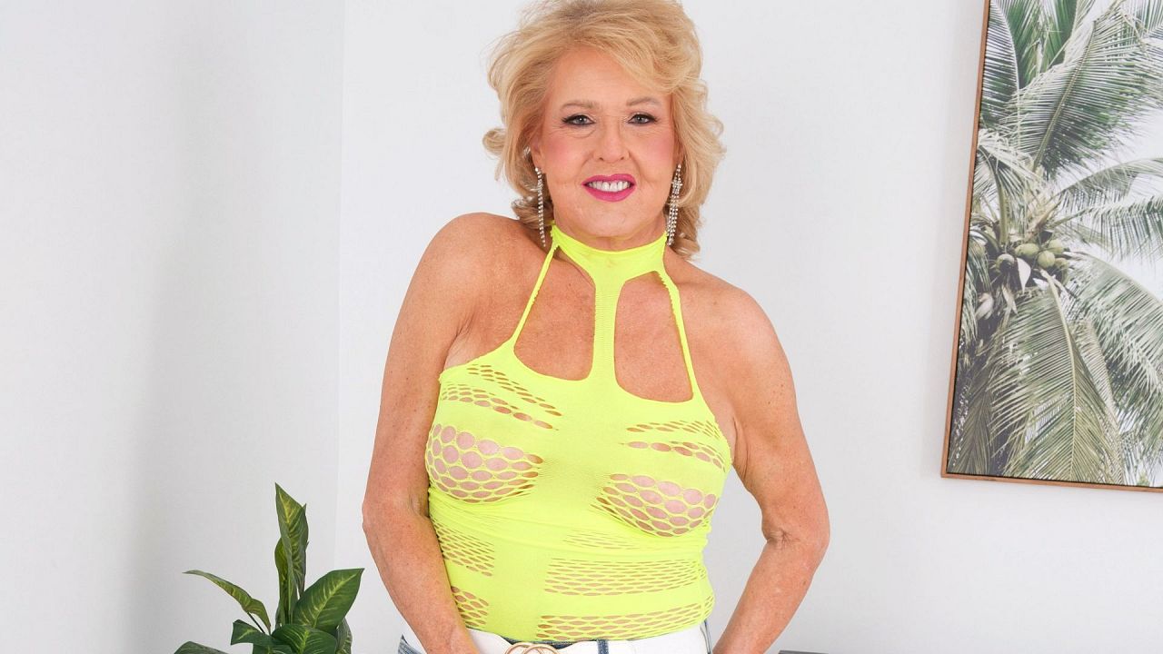 Desiree Eden - Solo Granny video Desiree Eden - Solo Granny video