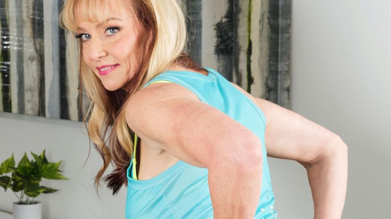 Mandi Mayes - Solo MILF video