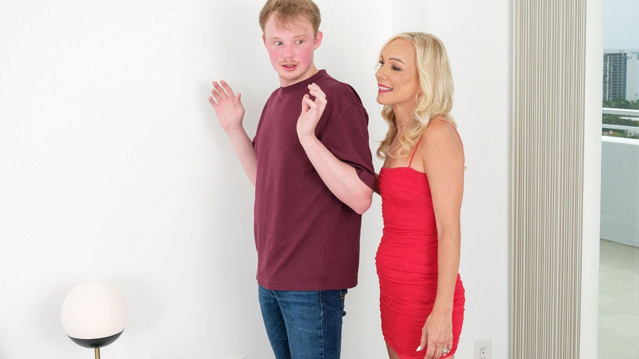 Bella Bare - XXX MILF video