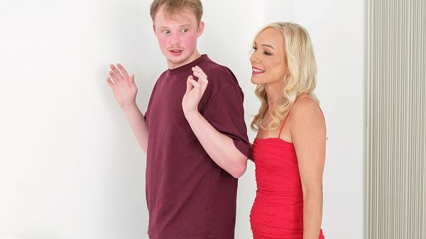 Bella Bare - XXX MILF video